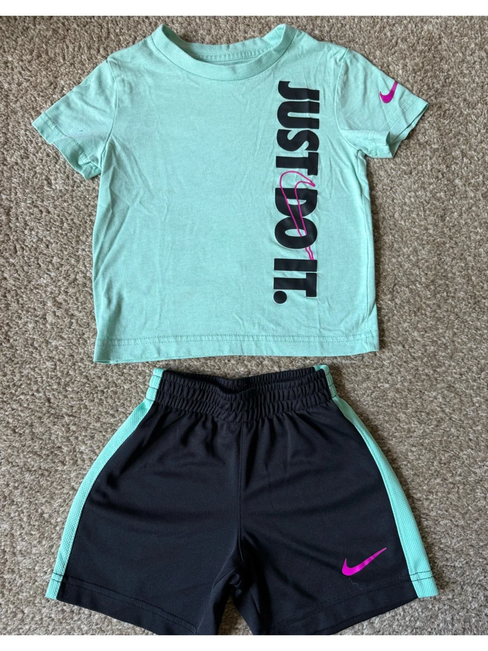 Nike Athletic Shorts with Graphic Tee Set (3T)